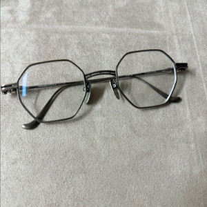 크롬하츠 안경 이베큘레이션 이미지