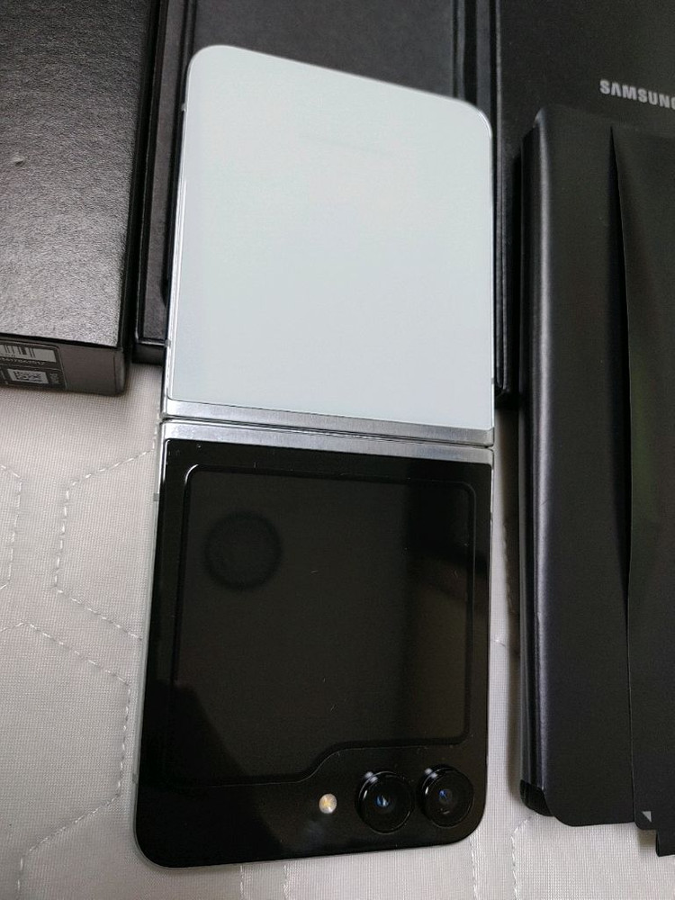 풀박 ㅡ 갤럭시 Z플립5 256GB + 새케이스 이미지