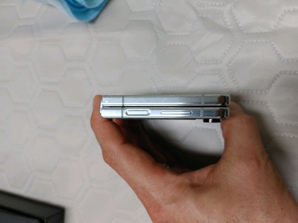 풀박 ㅡ 갤럭시 Z플립5 256GB + 새케이스 이미지