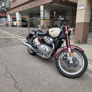 (25년식)클래식650팝니다.버건디색상로얄엔필드 이미지