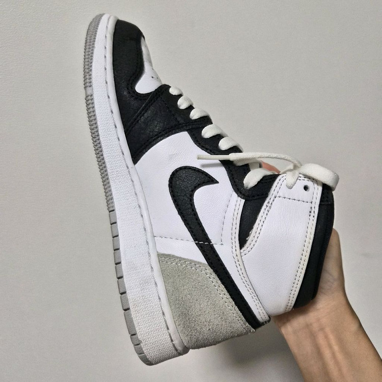 나이키 에어조던1 레트로 하이 og 블리치드 코랄 230 이미지