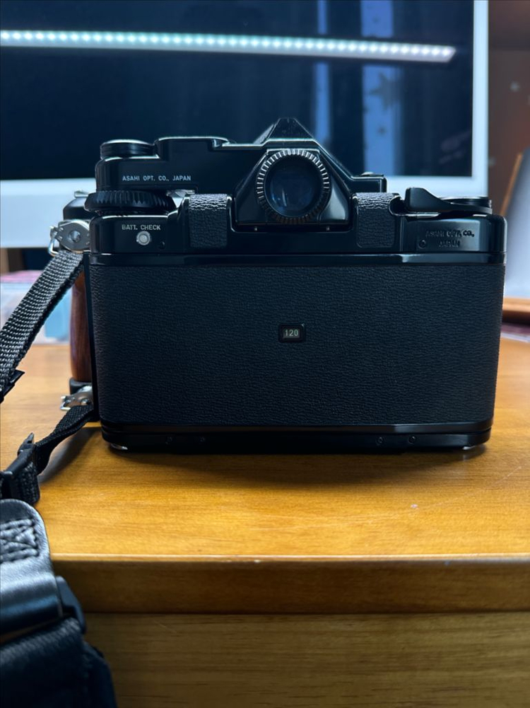 펜탁스 67 165mm 2.8 우드그립 이미지