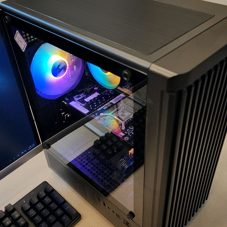 (A급)배그,롤 게이밍 GTX1060, 램16GB, SSD240GB 컴퓨터 본체 이미지