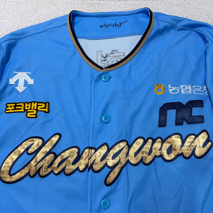 nc다이노스 야구 유니폼 데상트 어센틱 이미지