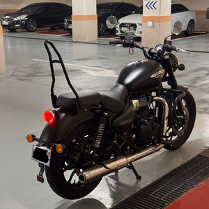 로얄엔필드 메테오 350 블랙 2022년식 짧은키로수 이미지