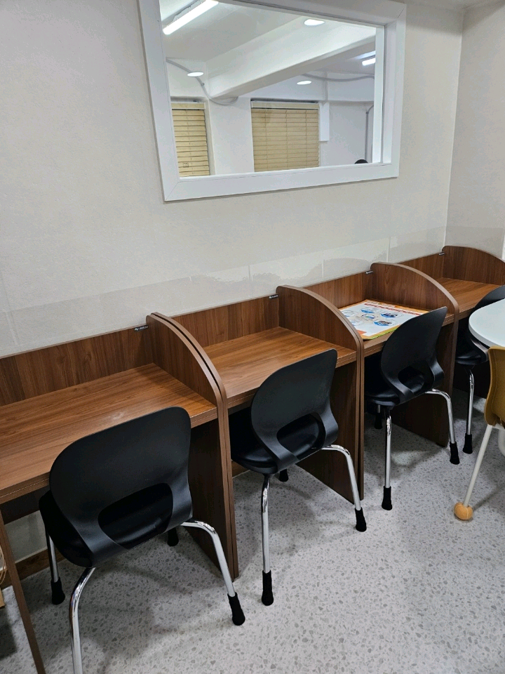 중고.책걸상세트 .독서실 학운용 책상세트--1