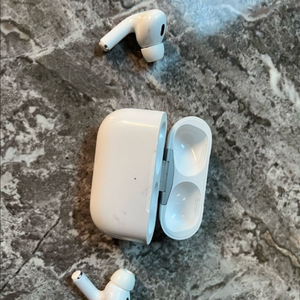 에어팟프로 2세대 8핀 이미지