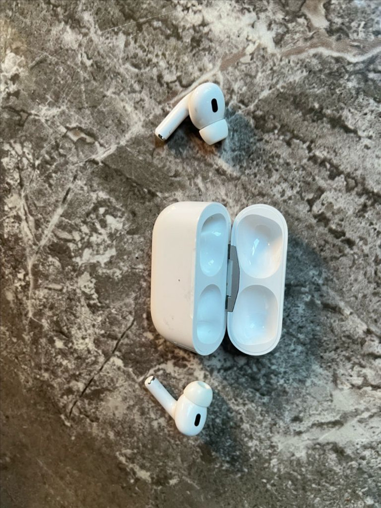 에어팟프로 2세대 8핀 이미지