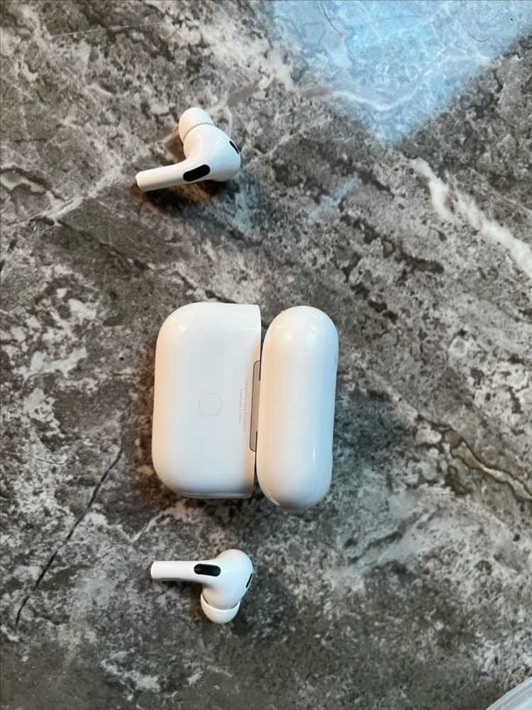 에어팟프로 2세대 8핀 이미지