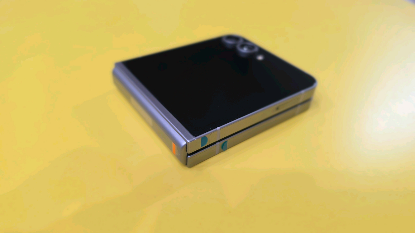 갤럭시 Z 플립6 512G 실버+ DeWalt 케이스(새제품). 자급제 이미지