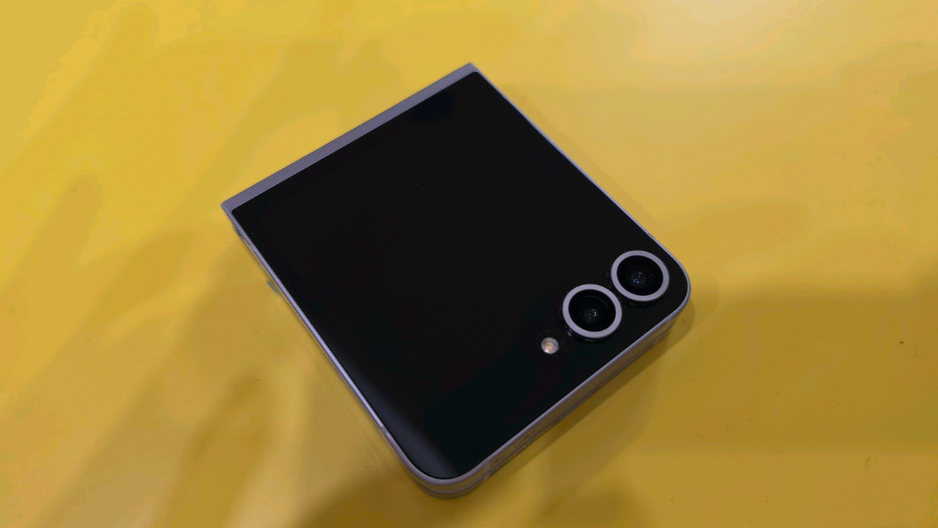 갤럭시 Z 플립6 512G 실버+ DeWalt 케이스(새제품). 자급제 이미지