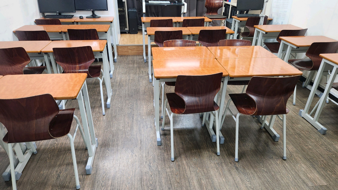 사용감없는 학원책상 학원의자 팝니다--1