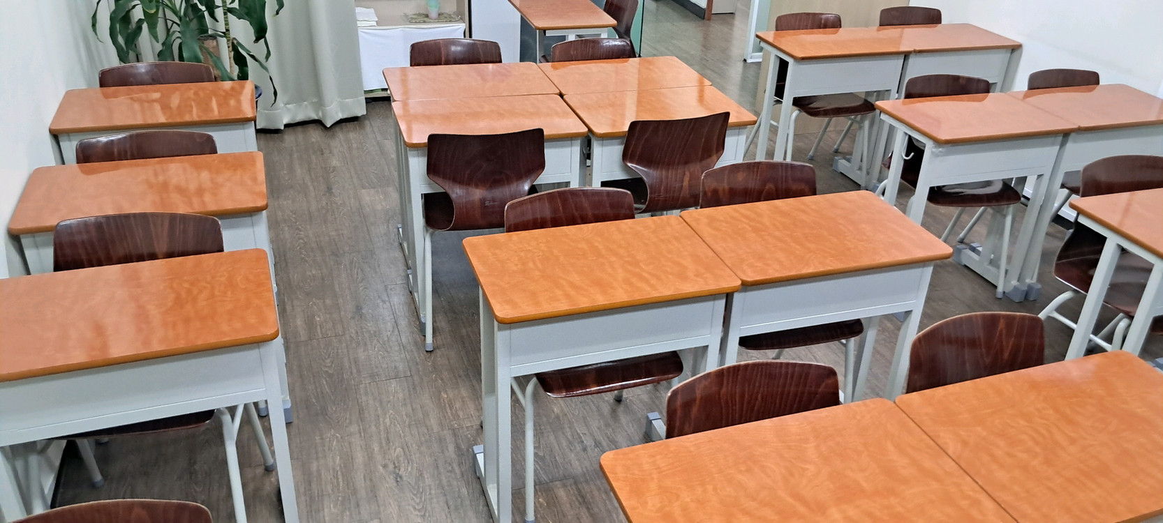 사용감없는 학원책상 학원의자 팝니다--2