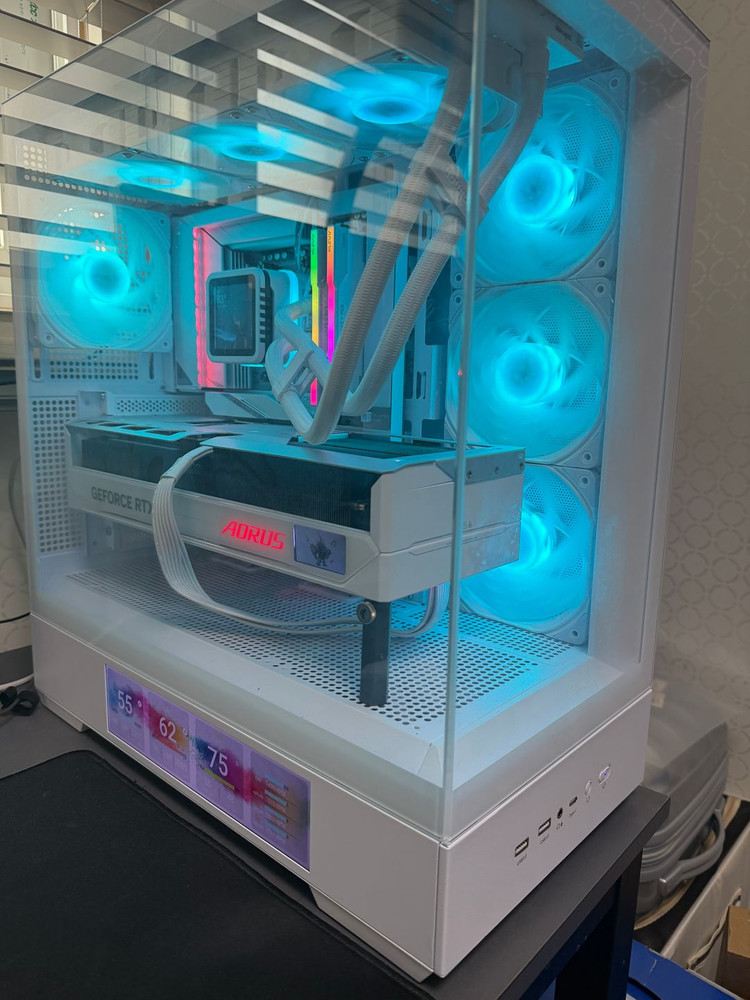 [개인] 고사양 컴퓨터 화이트 풀셋 팝니다~9800x3d / RTX5080 aorus master ice 이미지