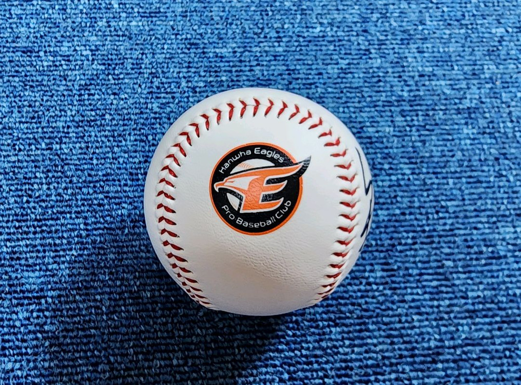 김인식 감독 한화이글스 구)로고볼 친필싸인볼 이미지