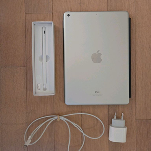 아이패드 10.2 9세대 실버 256 GB 정품 키보드 포함 이미지