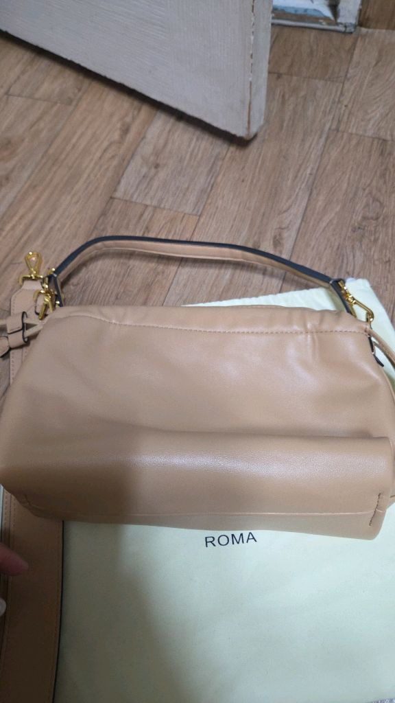 FF 로고 크로스백 이미지