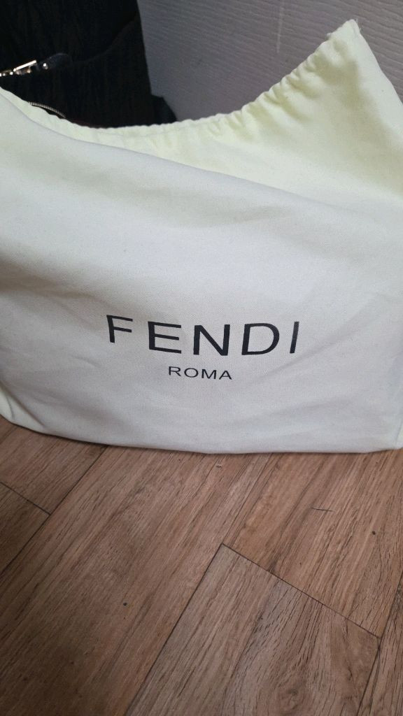 FF 로고 크로스백 이미지