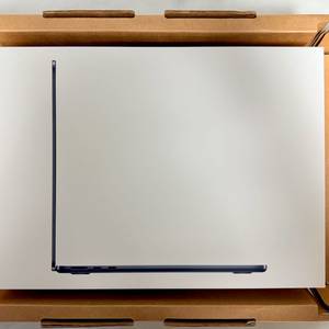 맥북 에어 M5 13인치 미드나이트 미개봉 이미지