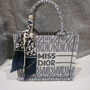 (새상품 급처/더스트구성)디올 북토트 스몰사이즈/방도포함 이미지