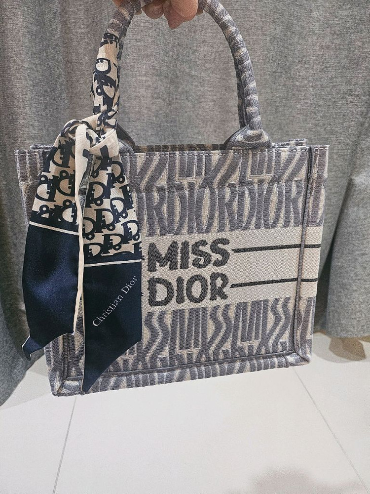 (새상품 급처/더스트구성)디올 북토트 스몰사이즈/방도포함 이미지