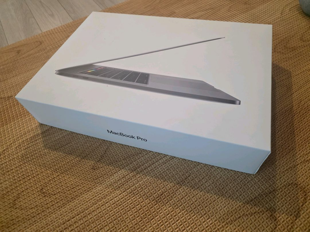 맥북프로 i7 2018 이미지