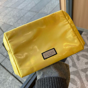 구찌 옐로우 화장품 파우치 이미지