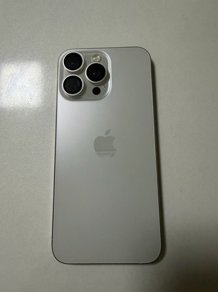 아이폰 15프로 맥스 화이트 256기가 판매합니다 이미지