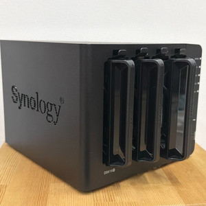 시놀로지 NAS DS916+ 8TB X 4 = 32TB 이미지