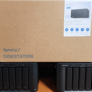 시놀로지DS1821+ DX517 2대 총 18베이 나스 이미지