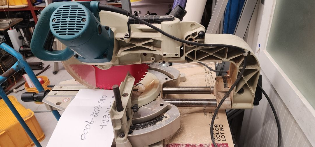 마끼다 LS1214 슬라이딩 각도절단기(12인치) 이미지