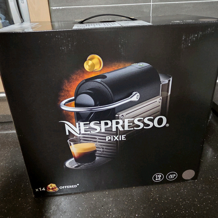 네스프레소 픽시 커피머신--2