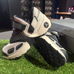 [새상품/250] 나이키 조던 트루너 이미지