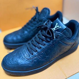 루이비통 운동화 신품급 팝니다 이미지