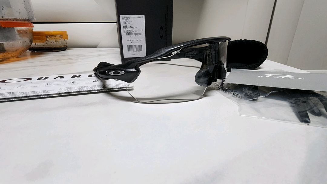 오클리 선글라스OO9208-13 변색렌즈입니다 이미지