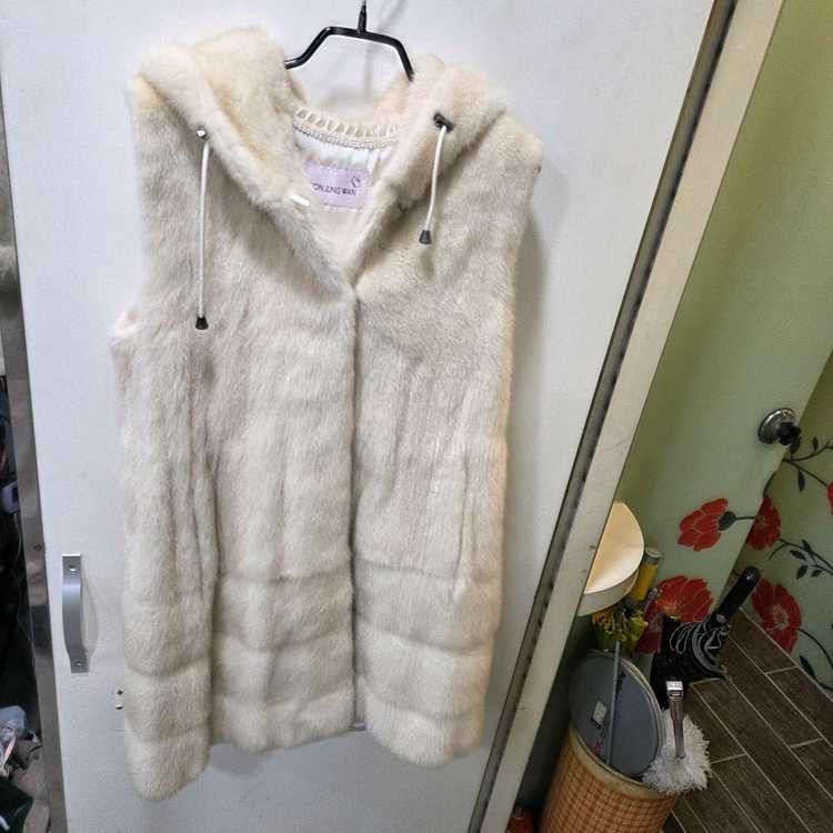 손정완 후드 밍크 베스트 이미지