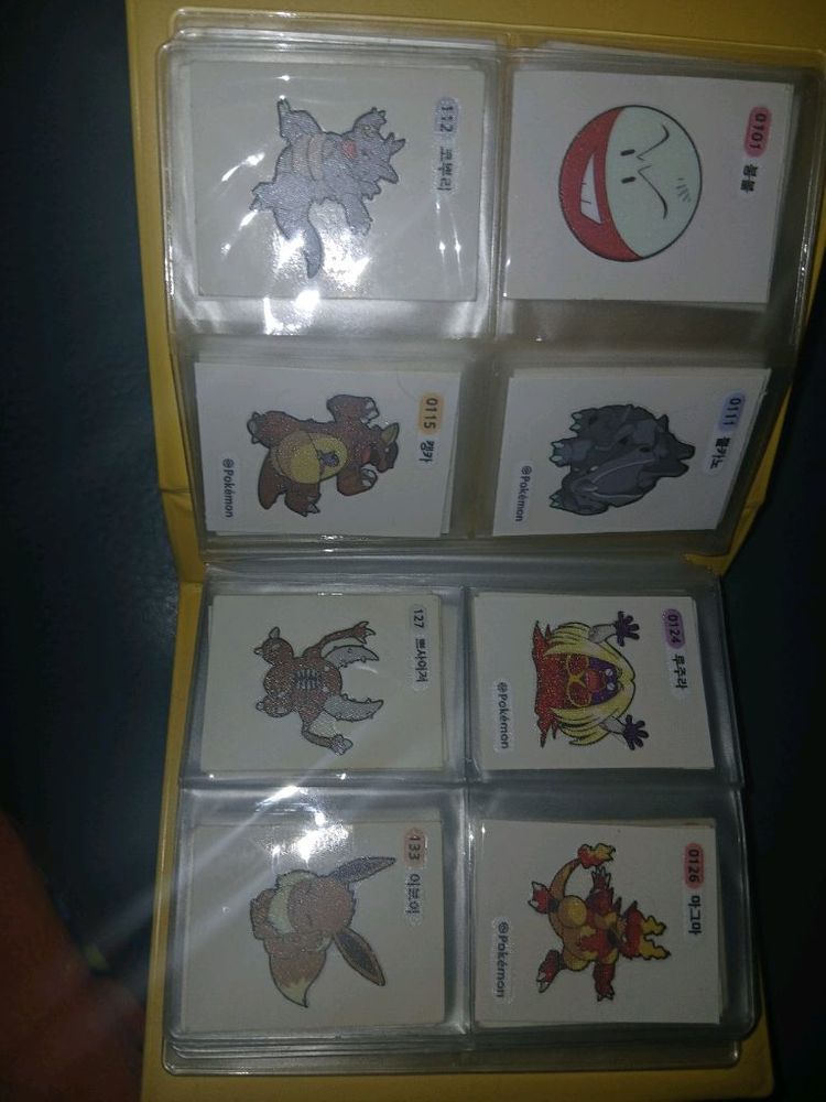 포켓몬 띠부띠부씰 묶음(보관책포함) 이미지