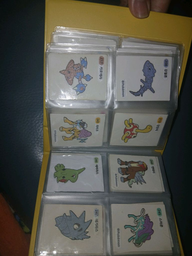 포켓몬 띠부띠부씰 묶음(보관책포함) 이미지