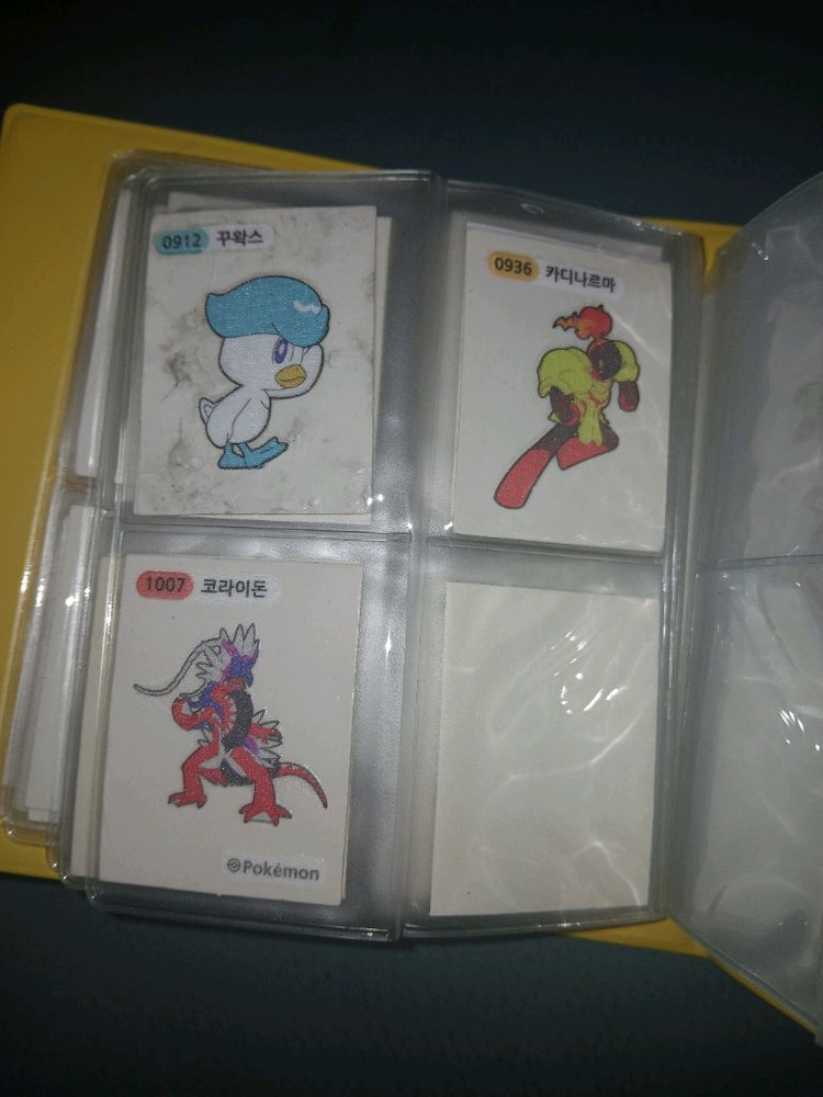 포켓몬 띠부띠부씰 묶음(보관책포함) 이미지