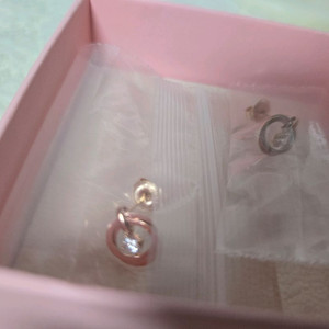 제이에스티나 14케이귀걸이 새제품팝니다. 이미지