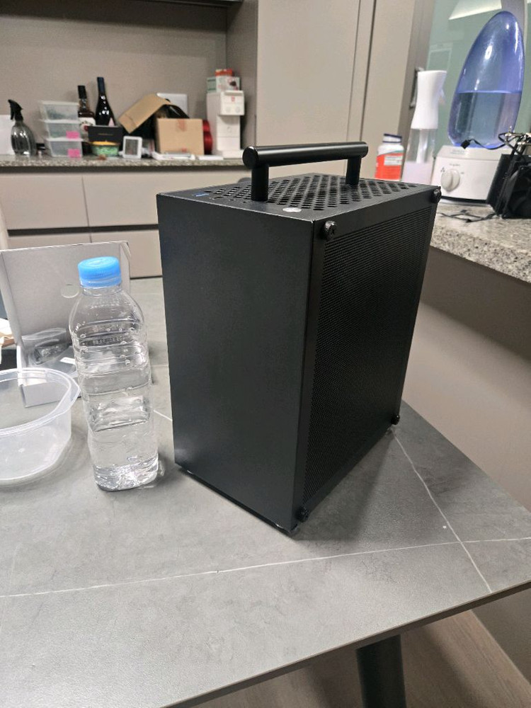 SFF ITX 컴퓨터 반본체 PC ( 램없음, 9600x / m.2 512gb / RTX2070 ) 이미지