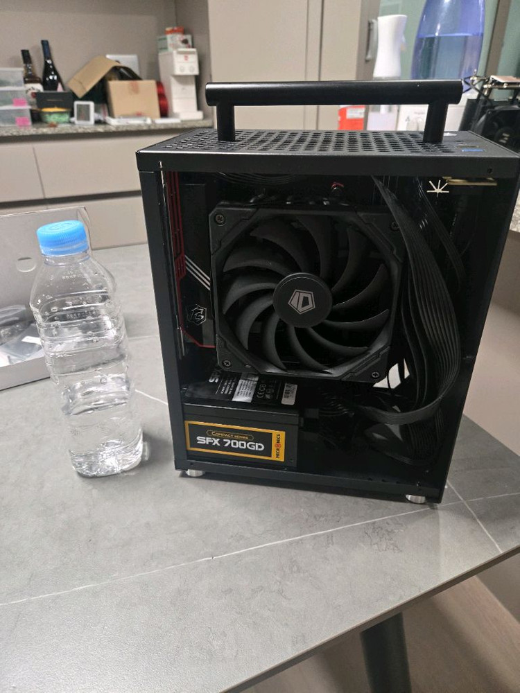 SFF ITX 컴퓨터 반본체 PC ( 램없음, 9600x / m.2 512gb / RTX2070 ) 이미지