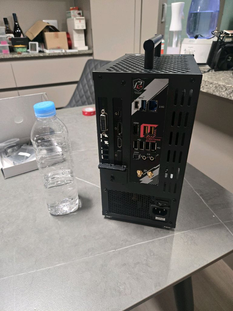 SFF ITX 컴퓨터 반본체 PC ( 램없음, 9600x / m.2 512gb / RTX2070 ) 이미지