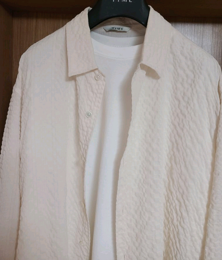 한섬 타임옴므 엠보 라운드 헴 남성 셔츠 이미지