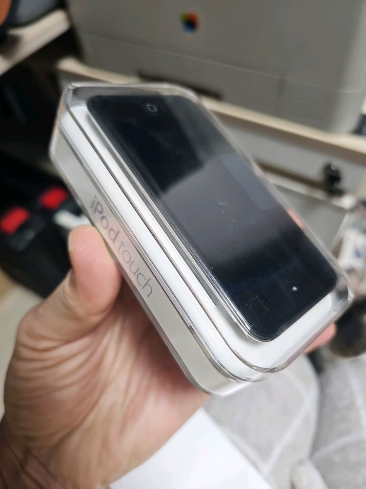 미개봉 아이팟 터치 4세대 8GB 이미지