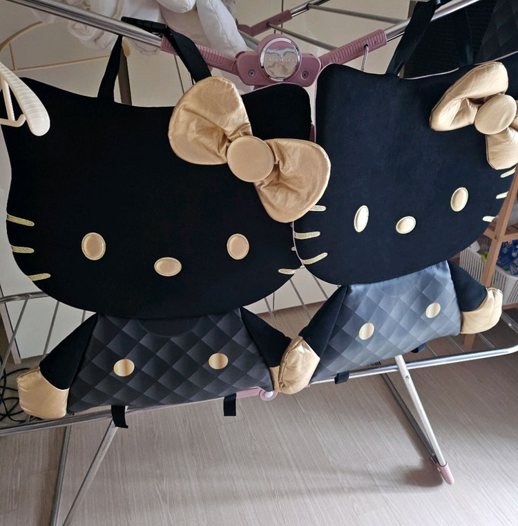 헬로키티 자동차 시트커버 차량용품 신제품 블랙 골드 매쉬 통기성 사계절용 커버 대형 룸미러세트 #상태 깨끗함# 이미지