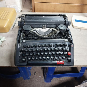 뚜껑 없는 경방 크로바 한글 타자기/4번 사진 주의 이미지