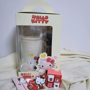 헬로키티 세븐일레븐 텀블러 + 키캡 키링 이미지