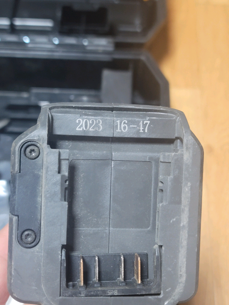 디월트 DCF850 맥라렌 리미티드 에디션 이미지