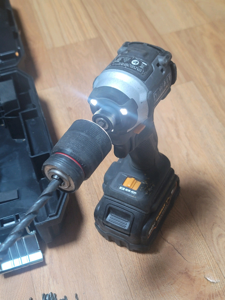 디월트 DCF850 맥라렌 리미티드 에디션 이미지